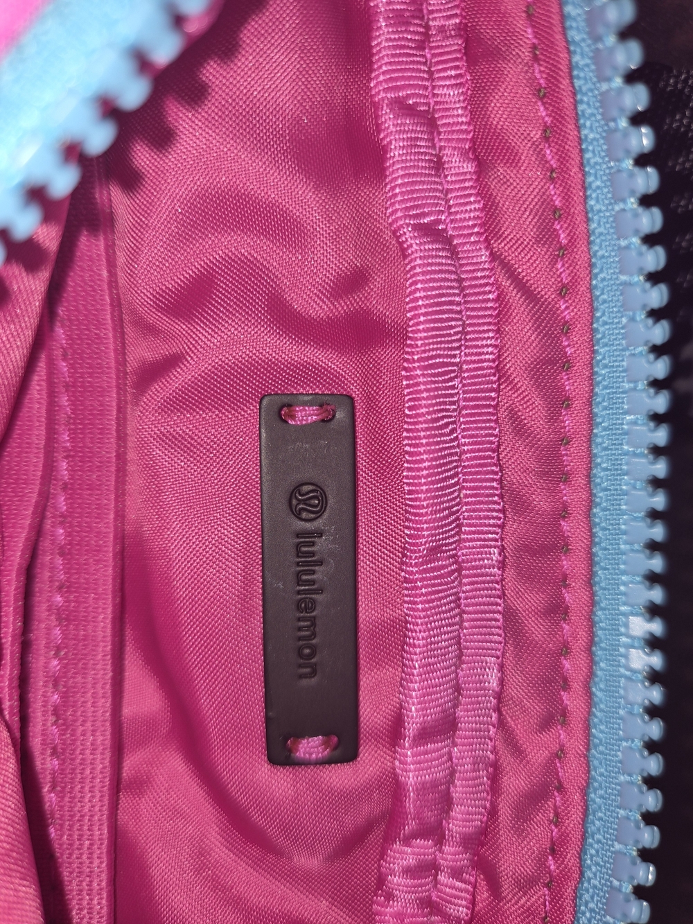 lululemon athletica Pink Crossbody Bag with Blue Trim and Black Strap - Picture 4 of 5